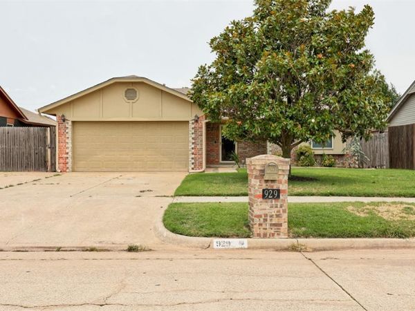 929 SW 11th Street, Moore, OK 73160