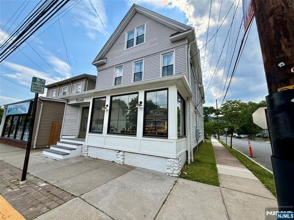 686 Lafayette Avenue, HAWTHORNE, NJ 07506