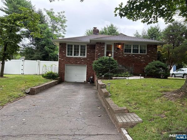 35 Knickerbocker Road, CLOSTER, NJ 07624