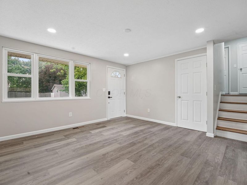 3255 Winding Creek Drive, Columbus, OH 43223 Photo 6