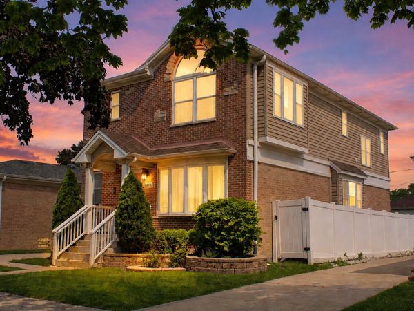 9956 Ivanhoe Avenue, Schiller Park, IL 60176