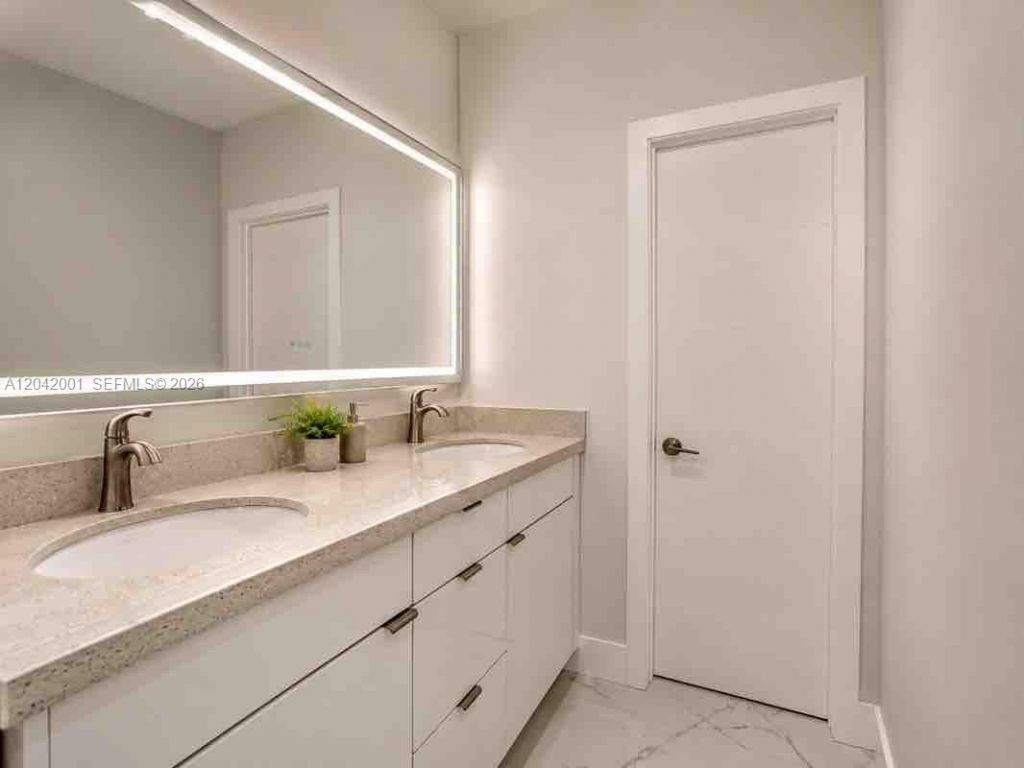 500 Bayview Dr, Unit 232, Sunny Isles Beach, FL 33160 Photo