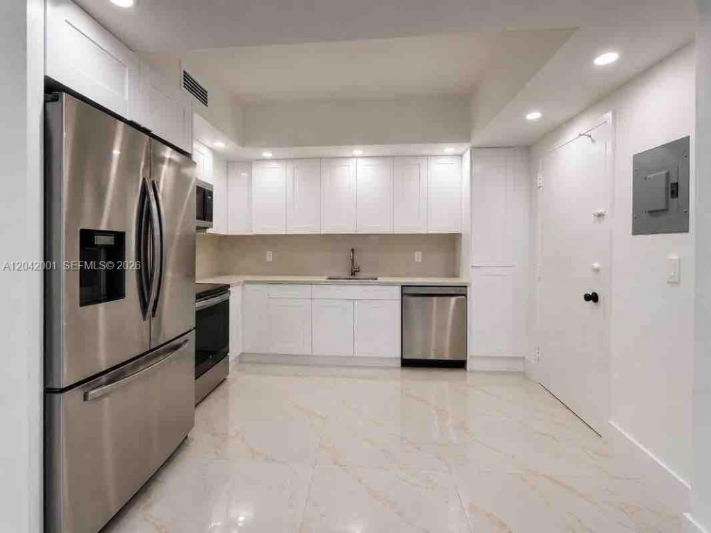 500 Bayview Dr, Unit 232, Sunny Isles Beach, FL 33160 Photo