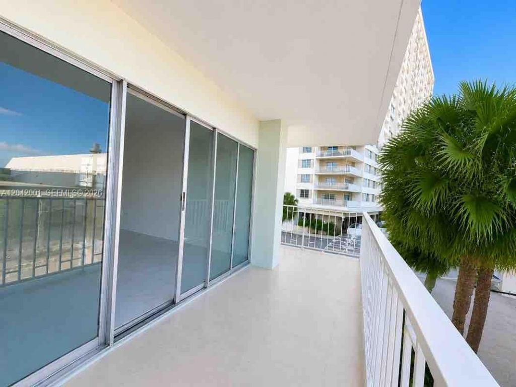 500 Bayview Dr, Unit 232, Sunny Isles Beach, FL 33160 Photo