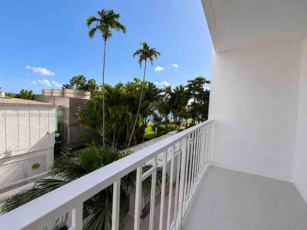 500 Bayview Dr, Unit 232, Sunny Isles Beach, FL 33160 Photo