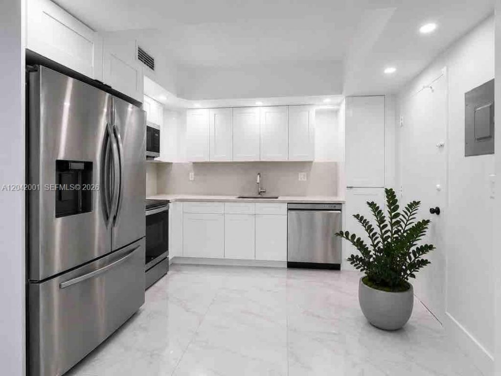 500 Bayview Dr, Unit 232, Sunny Isles Beach, FL 33160 Photo