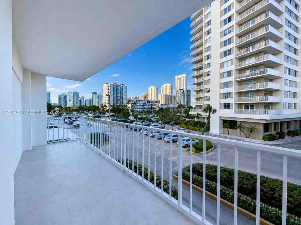 500 Bayview Dr, Unit 232, Sunny Isles Beach, FL 33160 Photo