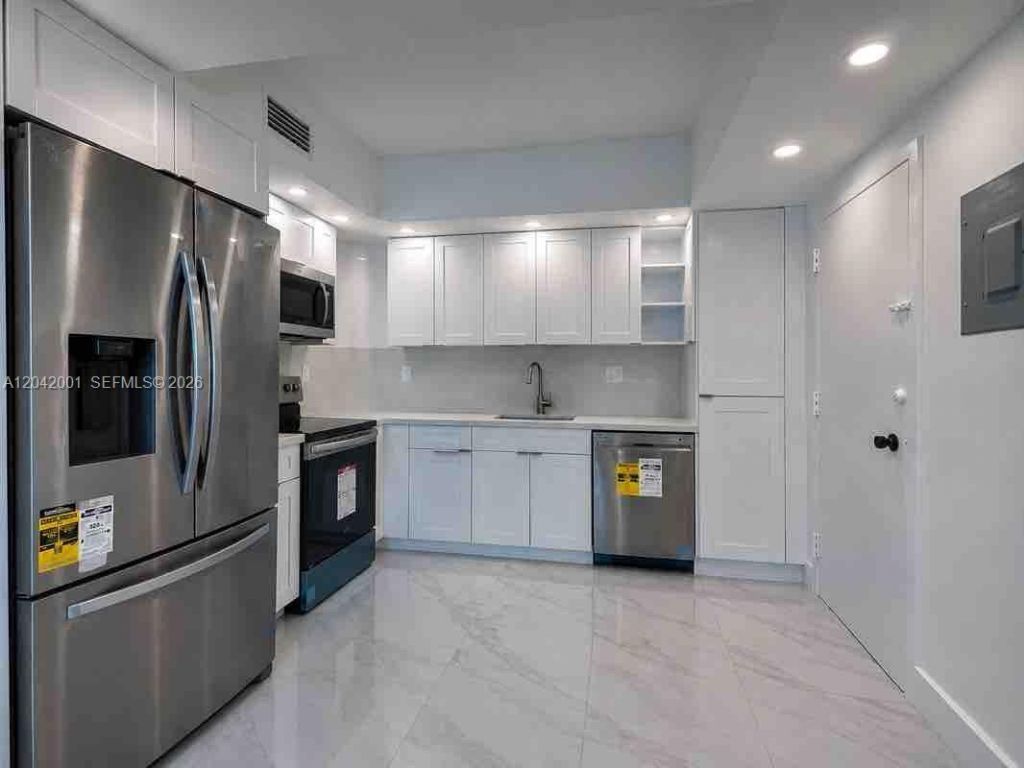 500 Bayview Dr, Unit 232, Sunny Isles Beach, FL 33160 Photo