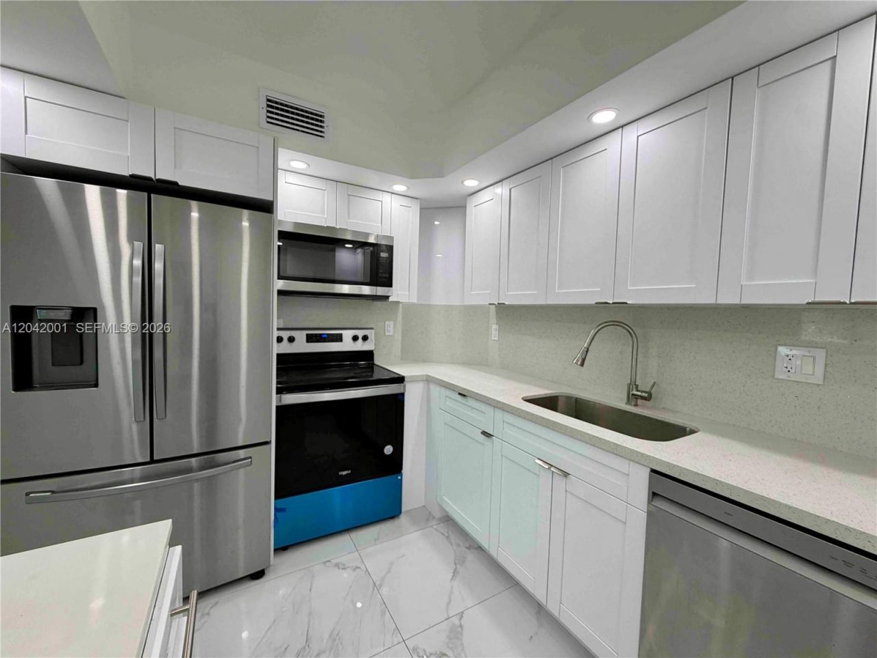 500 Bayview Dr, Unit 232, Sunny Isles Beach, FL 33160 Photo