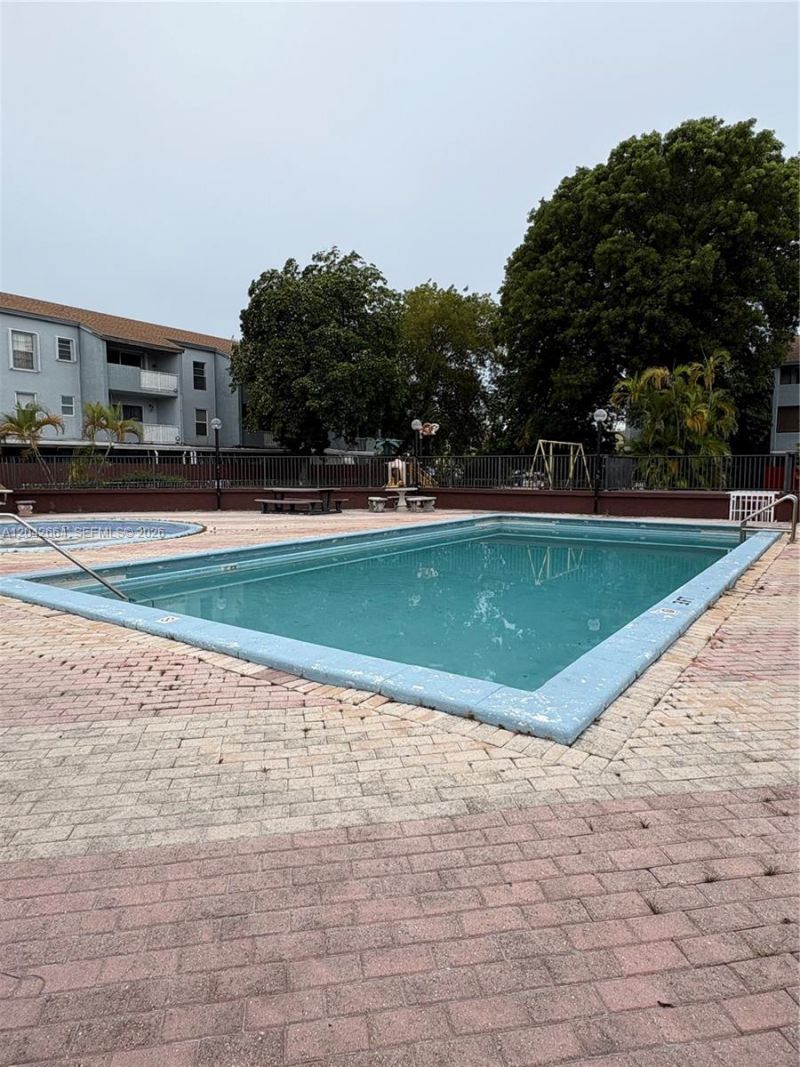 1725 W 60th St , Unit F202, Hialeah, FL 33012 Photo