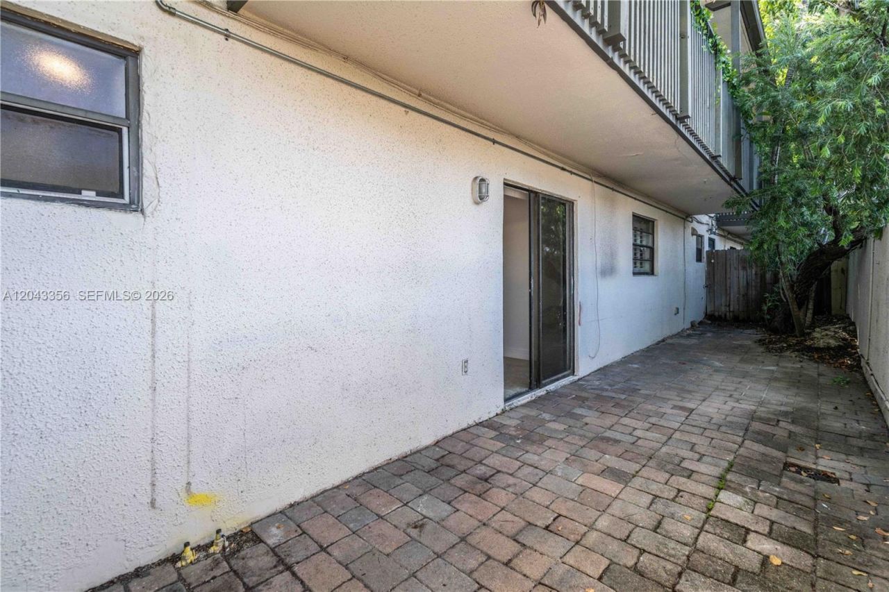 3265 Virginia St , Unit 11, Miami, FL 33133 Photo