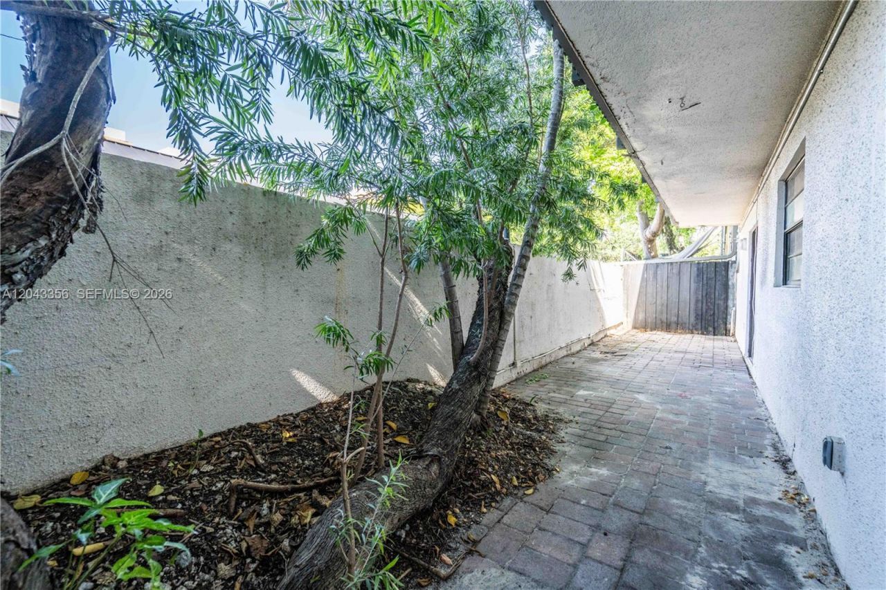 3265 Virginia St , Unit 11, Miami, FL 33133 Photo