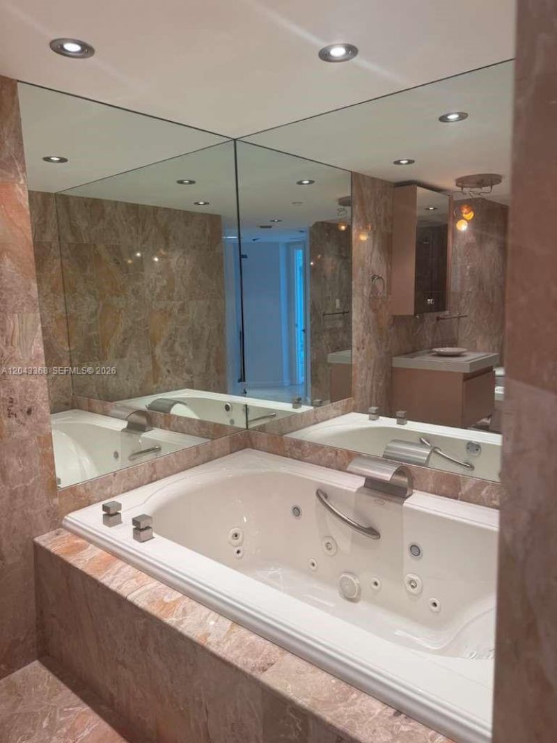 5025 Collins Ave , Unit 1602, Miami Beach, FL 33140 Photo