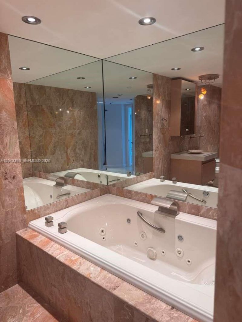 5025 Collins Ave , Unit 1602, Miami Beach, FL 33140 Photo