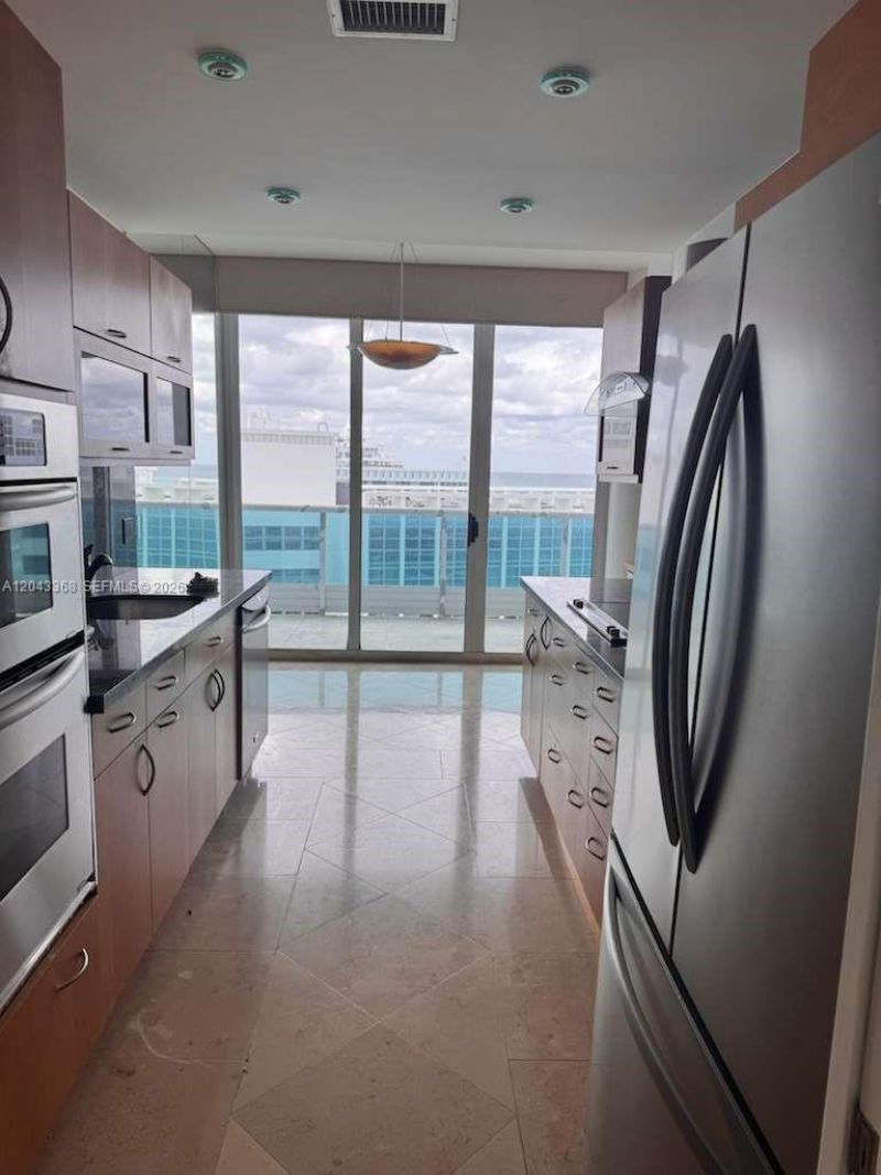 5025 Collins Ave , Unit 1602, Miami Beach, FL 33140 Photo