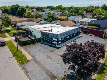 2323 Hyde Park Boulevard, Niagara Falls, NY 14305
