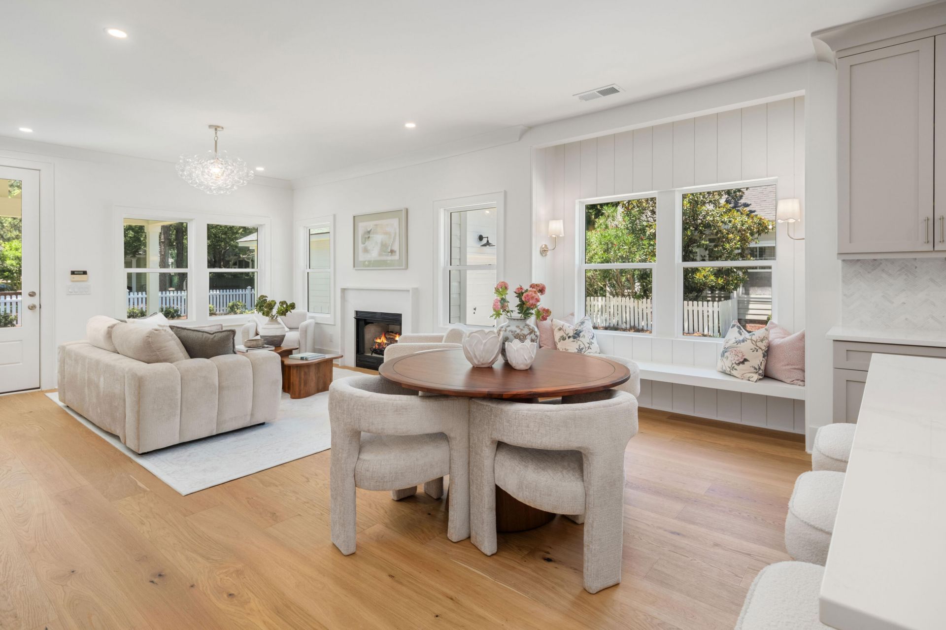 1403 Elfe Street Photo 12