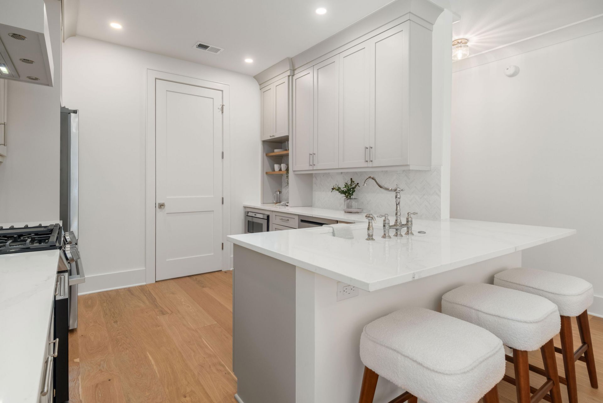 1403 Elfe Street Photo 14