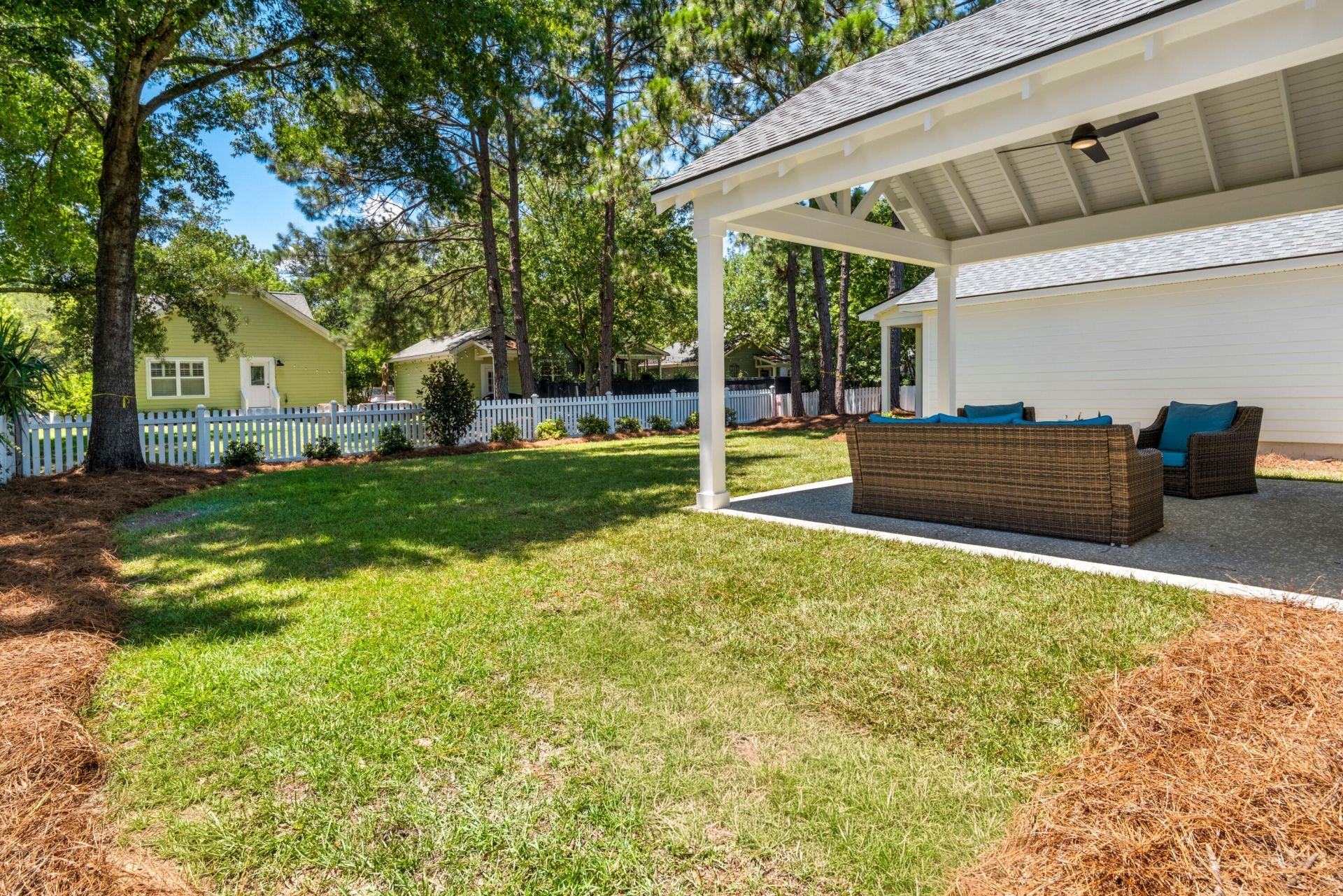 1403 Elfe Street Photo 35