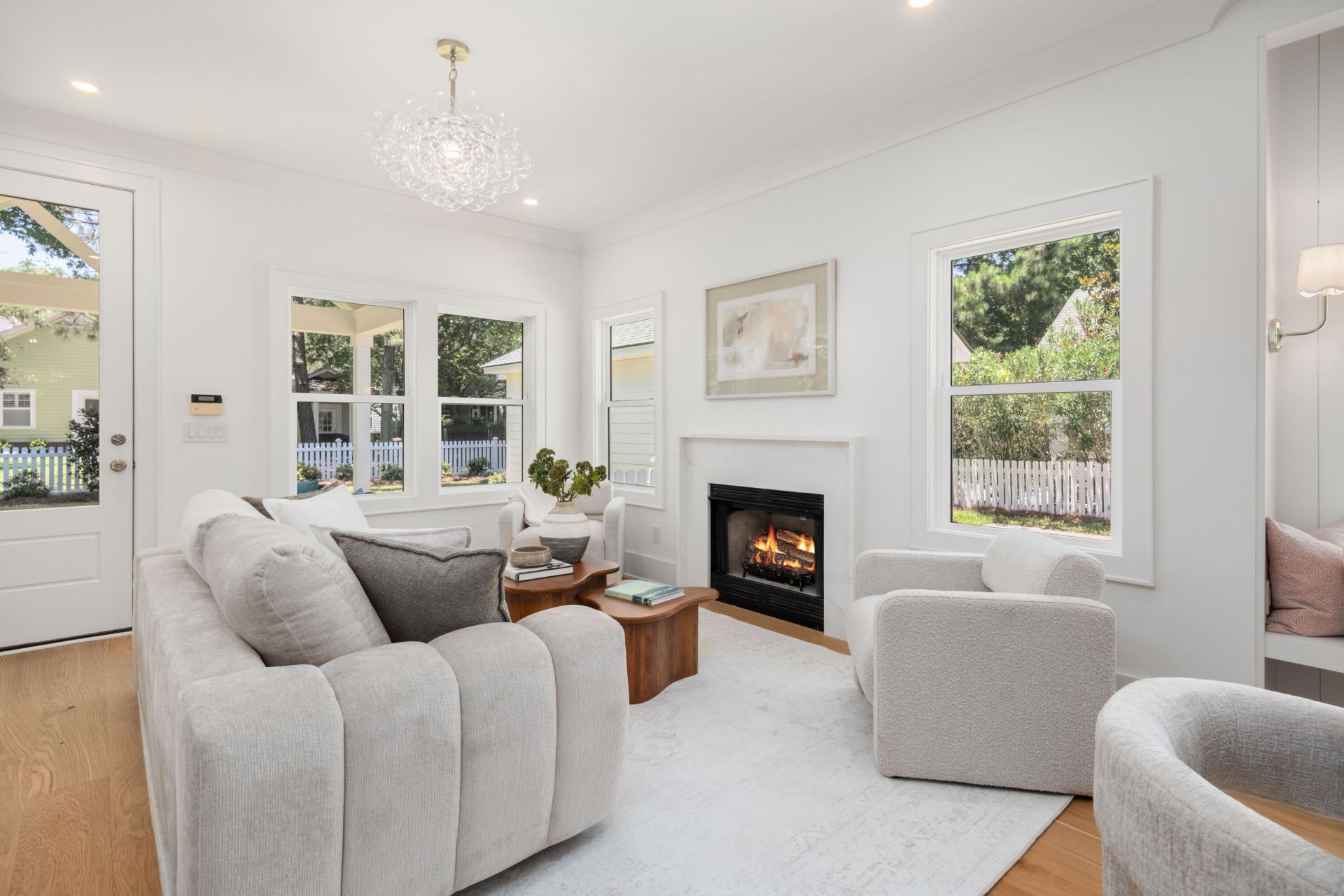 1403 Elfe Street Photo 7