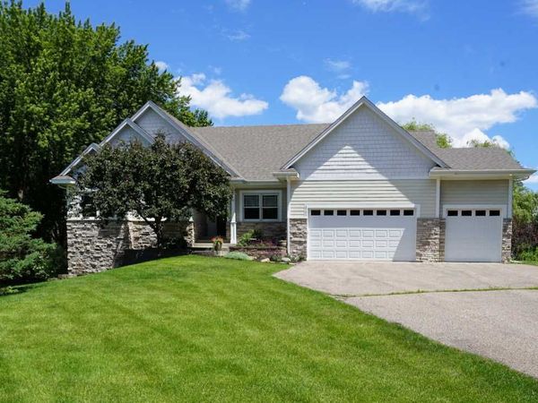 6065 SEAMANS Drive , Shorewood, MN 55331