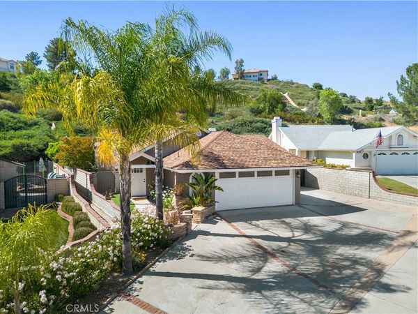 22825 Fir Court, Saugus, CA 91390