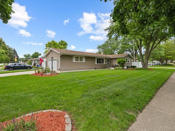 701 Kane Street , South Elgin, IL 60177