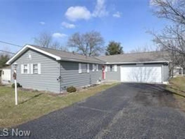 1373 Military Road , Zanesville, OH 43701