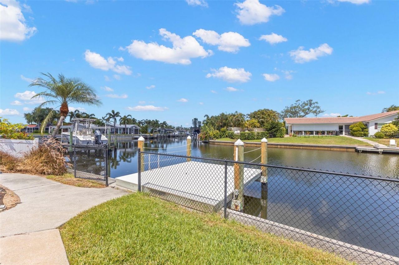 4960 Dover Street Ne, Saint Petersburg, FL 33703 Photo