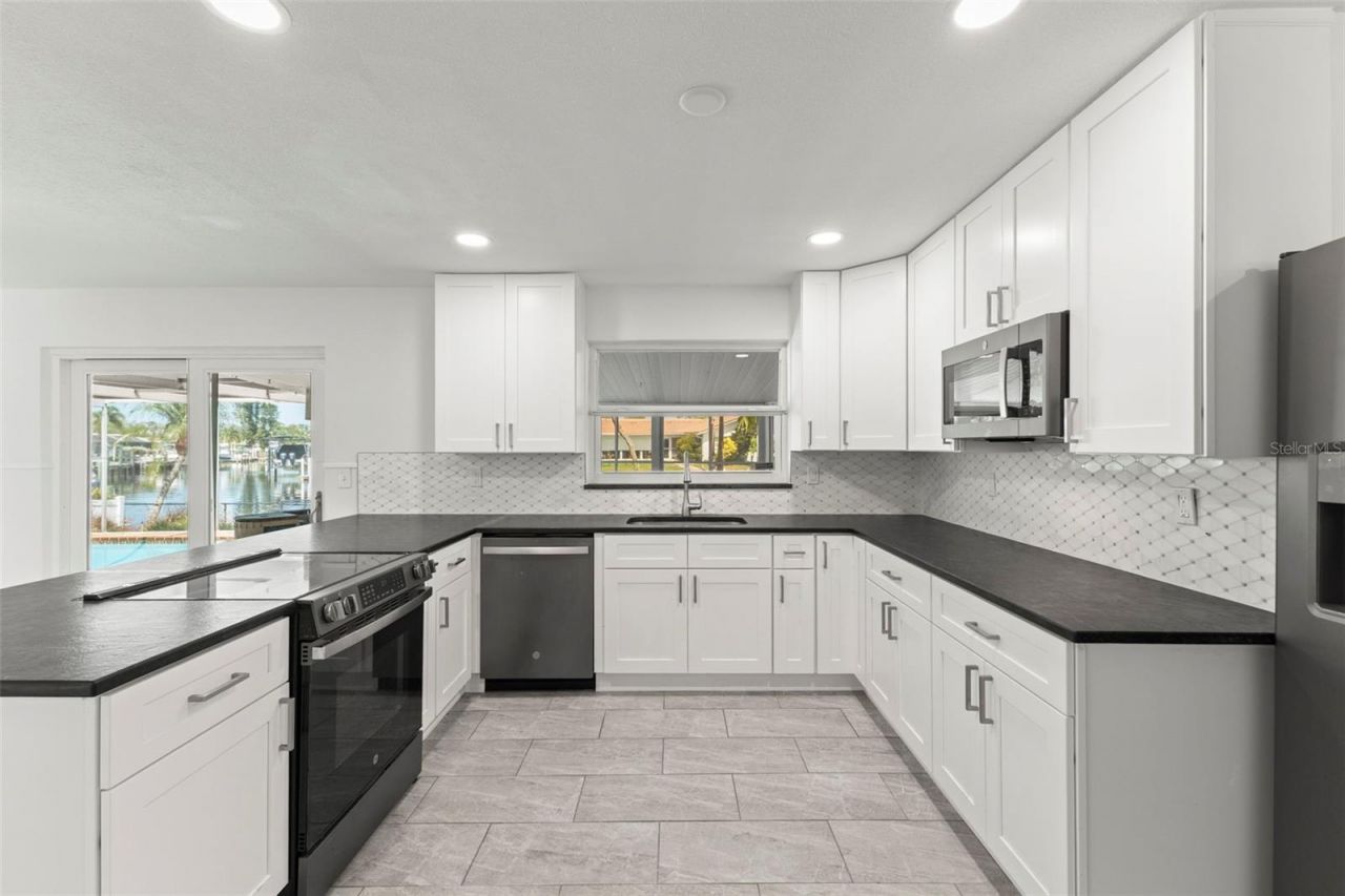 4960 Dover Street Ne, Saint Petersburg, FL 33703 Photo