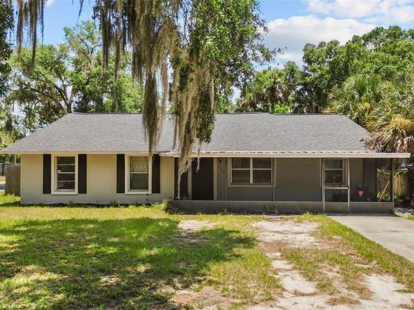 1124 GRANT AVENUE , MOUNT DORA, FL 32757