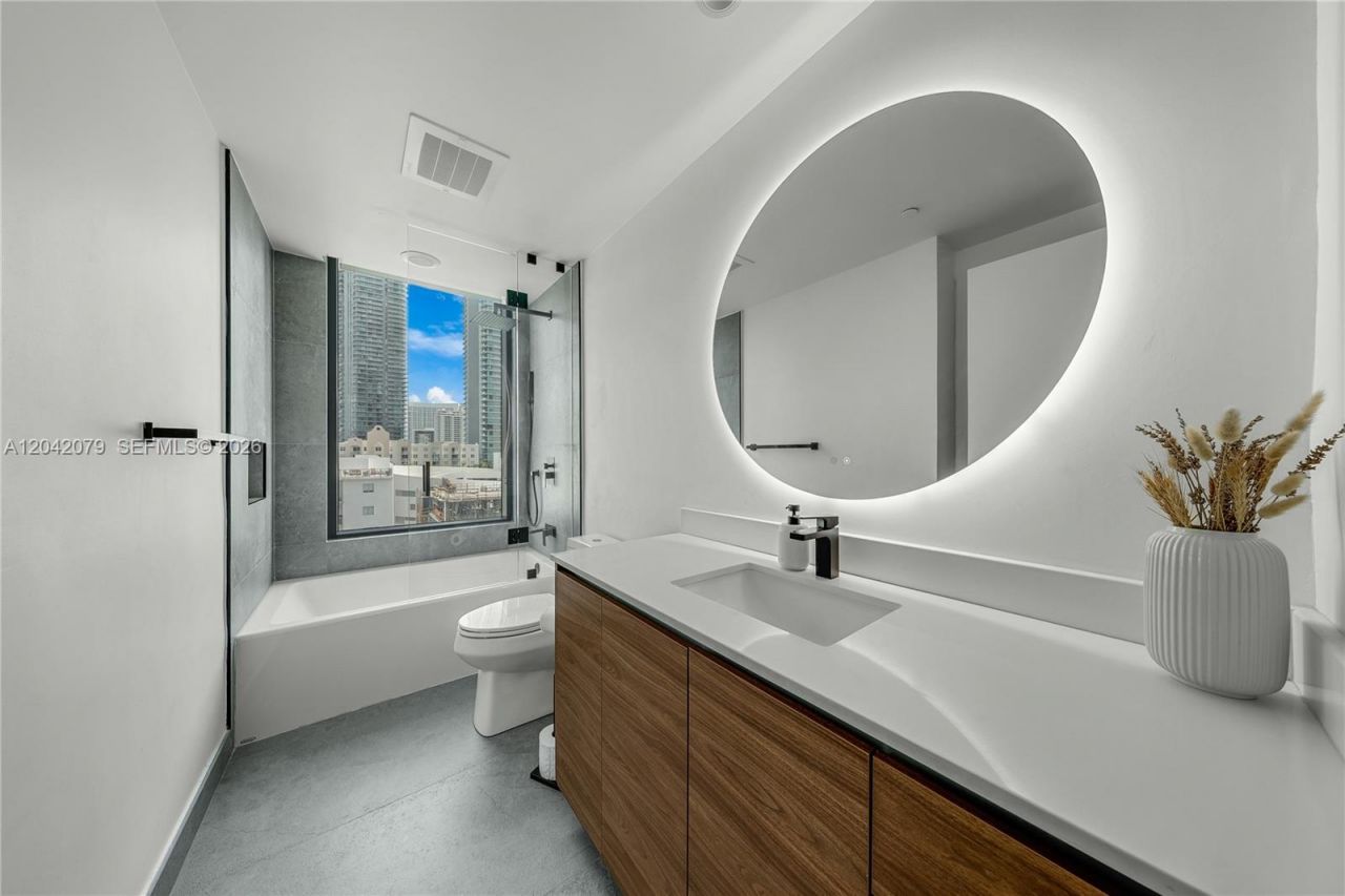 460 NE 28th St , Unit 701, Miami, FL 33137 Photo