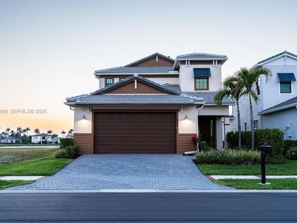 449 SE Fascino Cir , Port St. Lucie, FL 34984