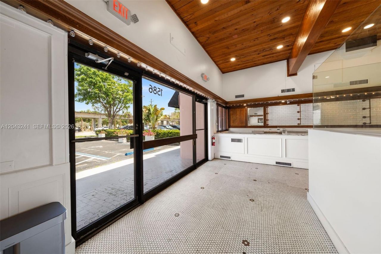 1586 S Dixie Hwy, Coral Gables, FL 33146 Photo