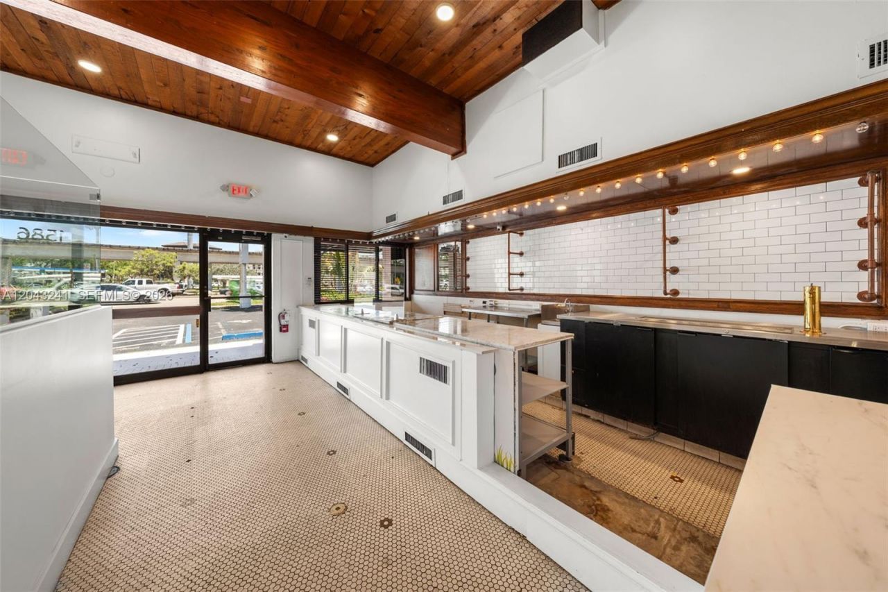 1586 S Dixie Hwy, Coral Gables, FL 33146 Photo