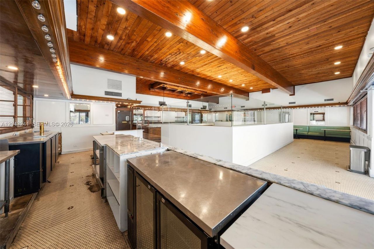 1586 S Dixie Hwy, Coral Gables, FL 33146 Photo