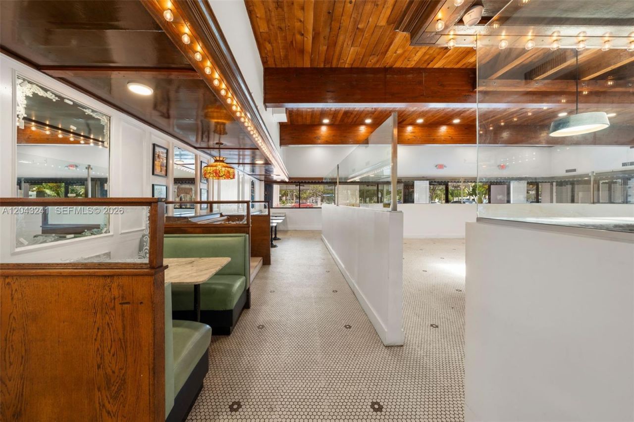 1586 S Dixie Hwy, Coral Gables, FL 33146 Photo