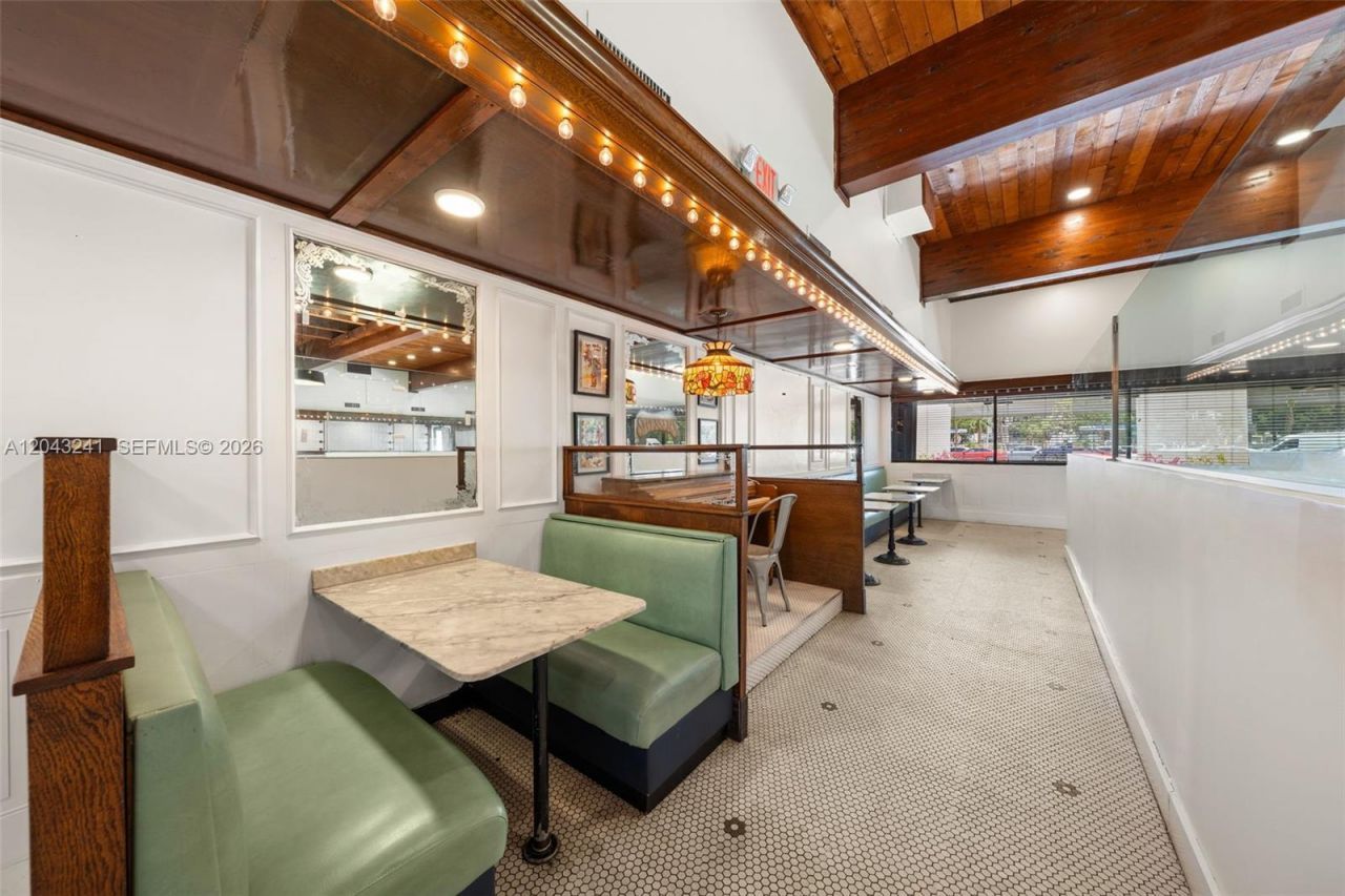 1586 S Dixie Hwy, Coral Gables, FL 33146 Photo