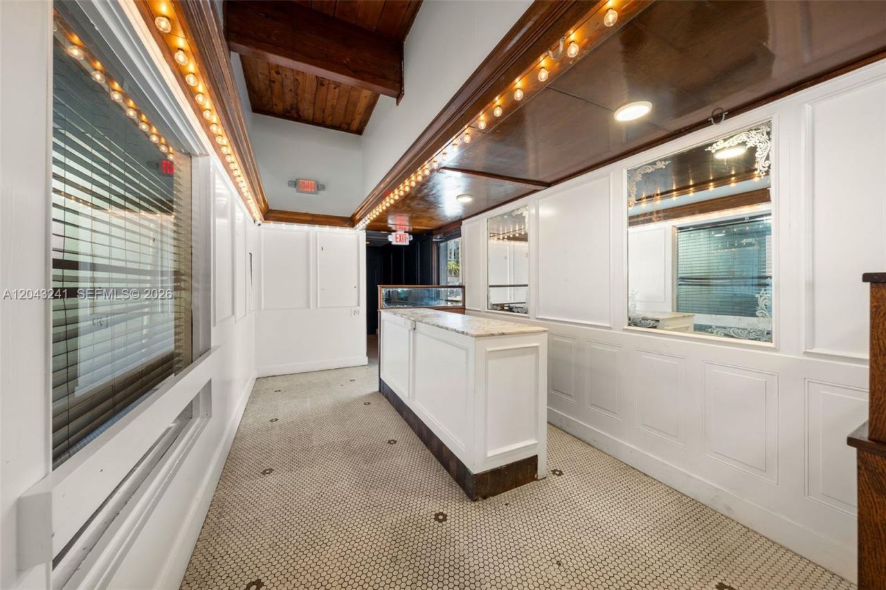 1586 S Dixie Hwy, Coral Gables, FL 33146 Photo