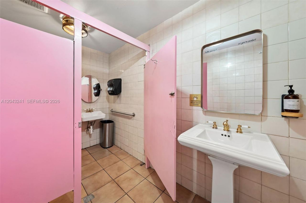 1586 S Dixie Hwy, Coral Gables, FL 33146 Photo