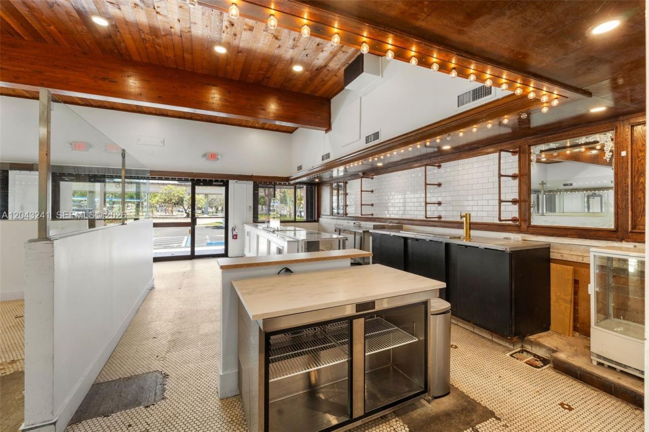 1586 S Dixie Hwy, Coral Gables, FL 33146 Photo