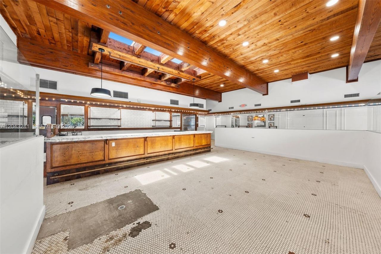 1586 S Dixie Hwy, Coral Gables, FL 33146 Photo