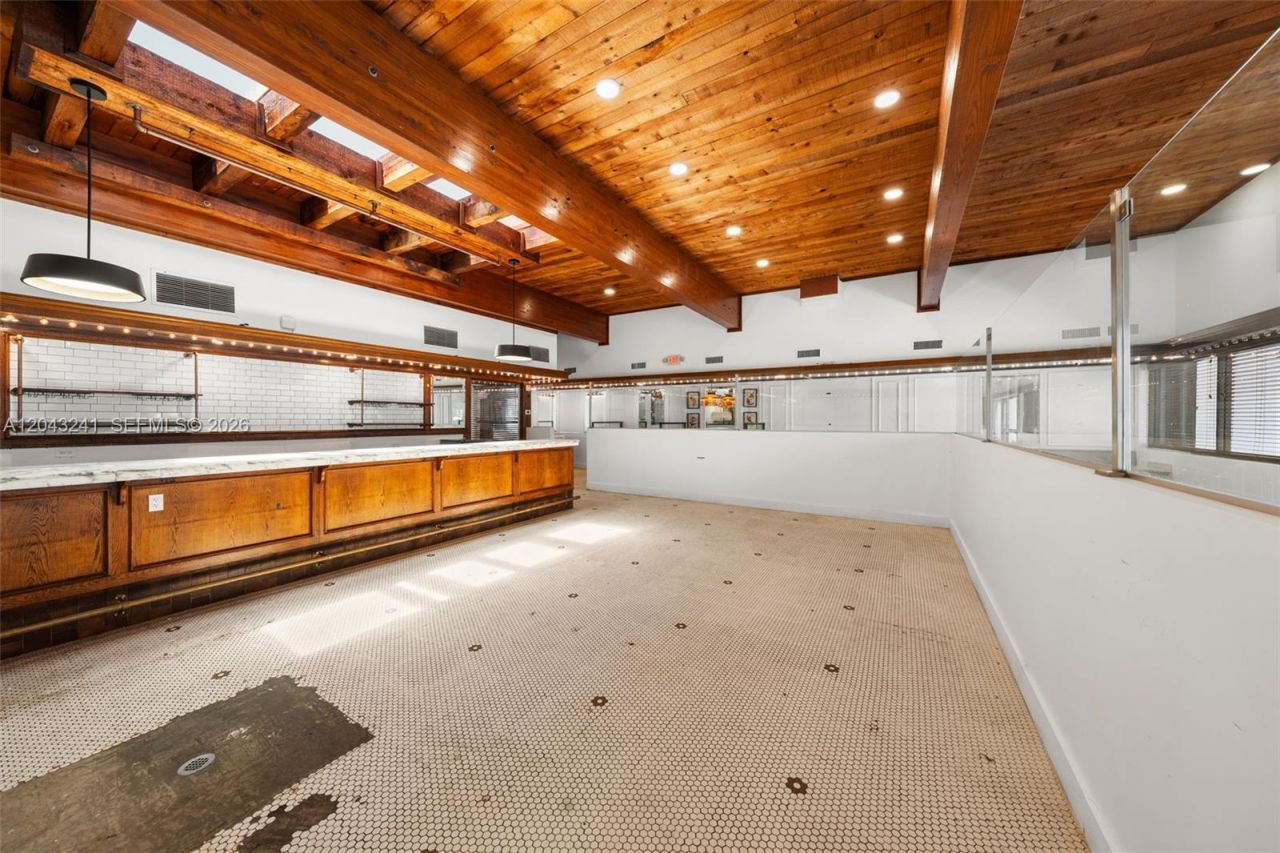 1586 S Dixie Hwy, Coral Gables, FL 33146 Photo