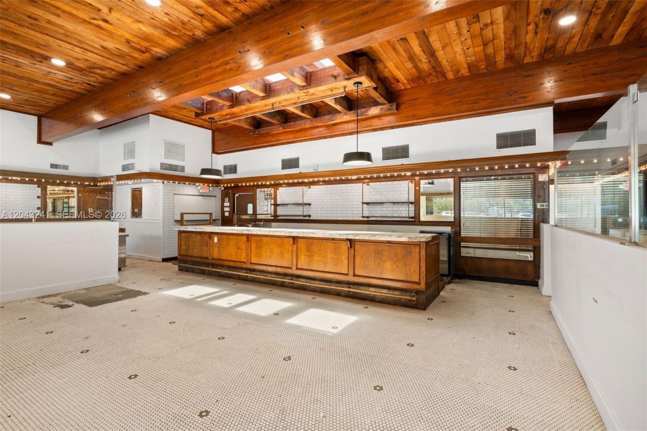 1586 S Dixie Hwy, Coral Gables, FL 33146 Photo