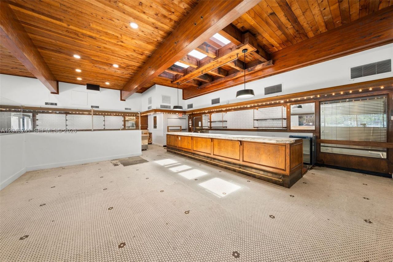 1586 S Dixie Hwy, Coral Gables, FL 33146 Photo