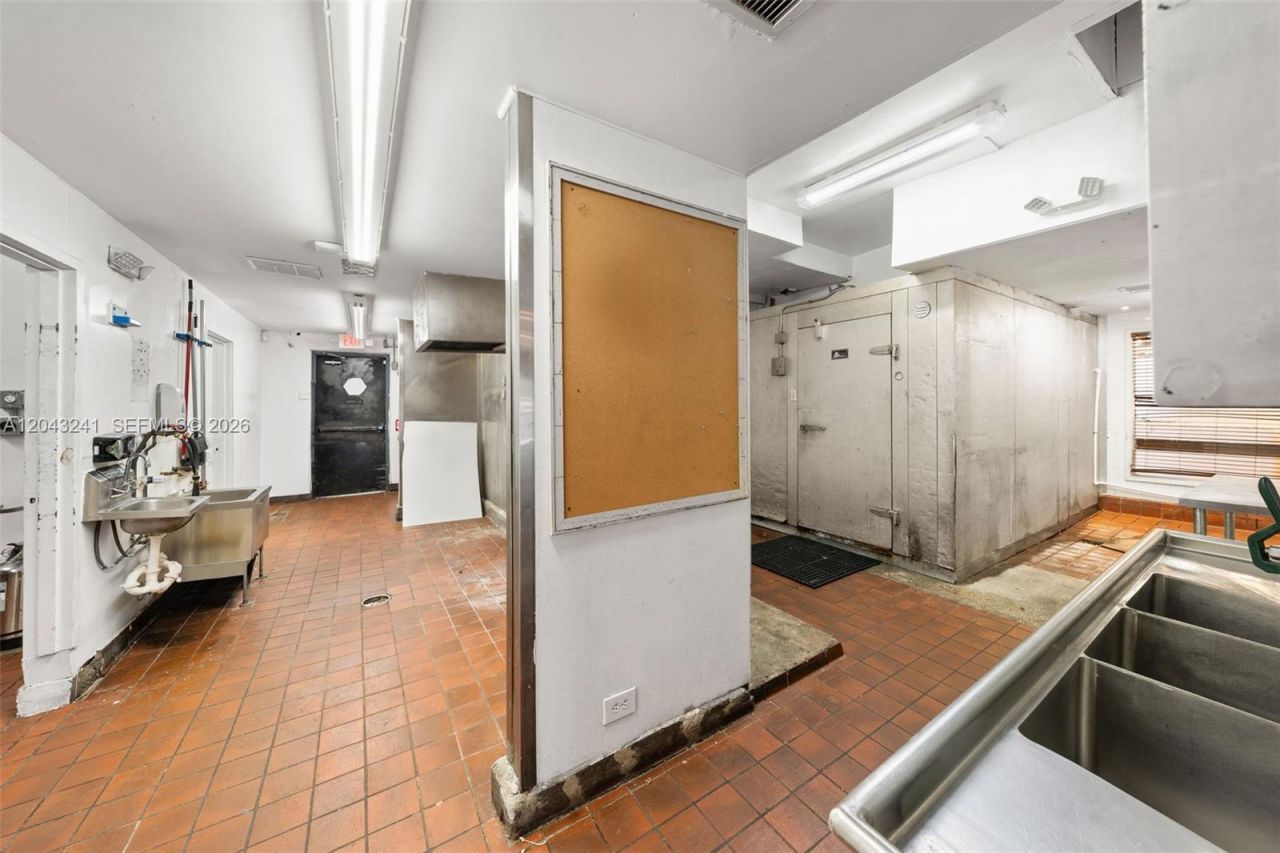 1586 S Dixie Hwy, Coral Gables, FL 33146 Photo