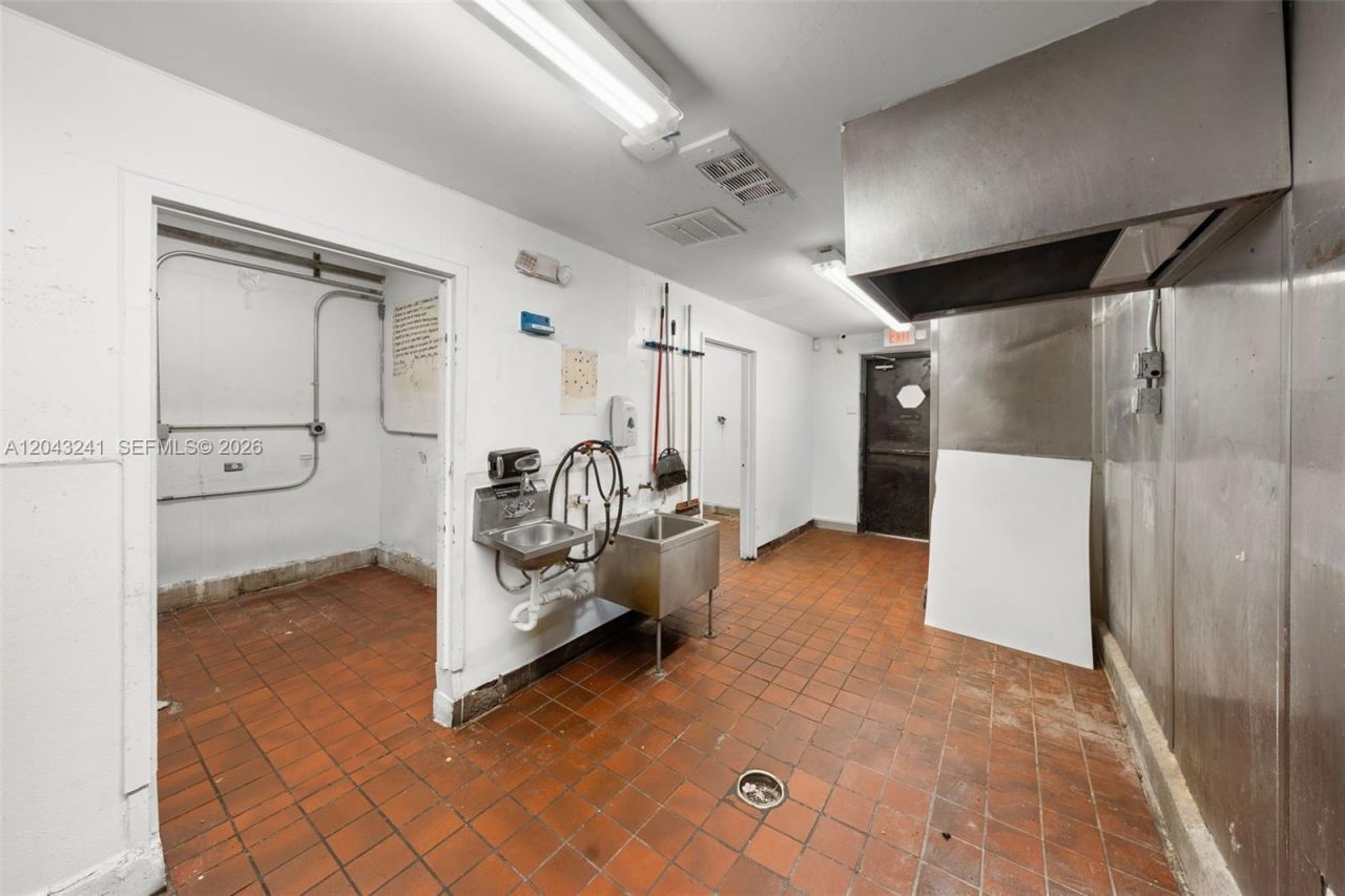 1586 S Dixie Hwy, Coral Gables, FL 33146 Photo