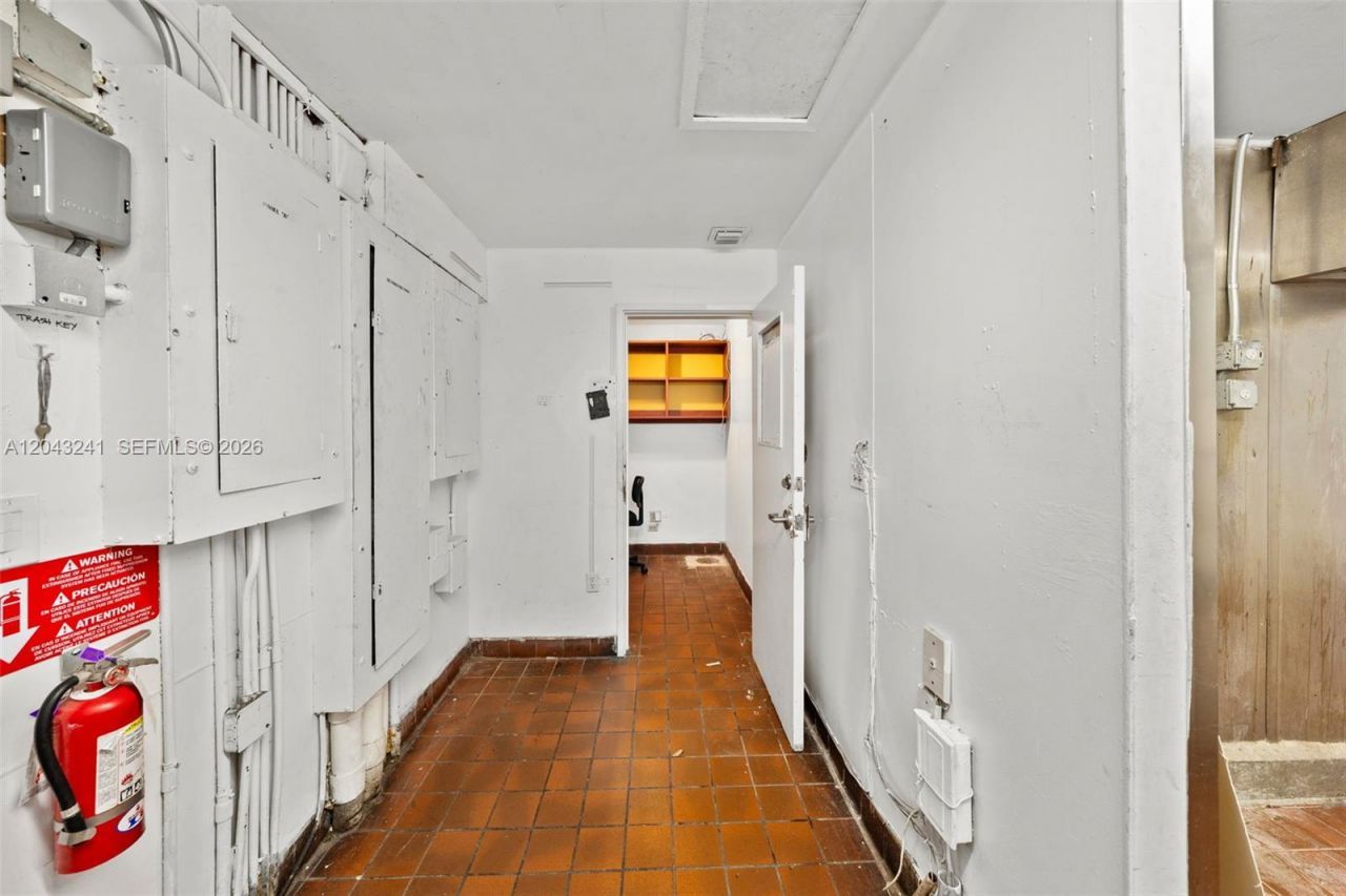 1586 S Dixie Hwy, Coral Gables, FL 33146 Photo