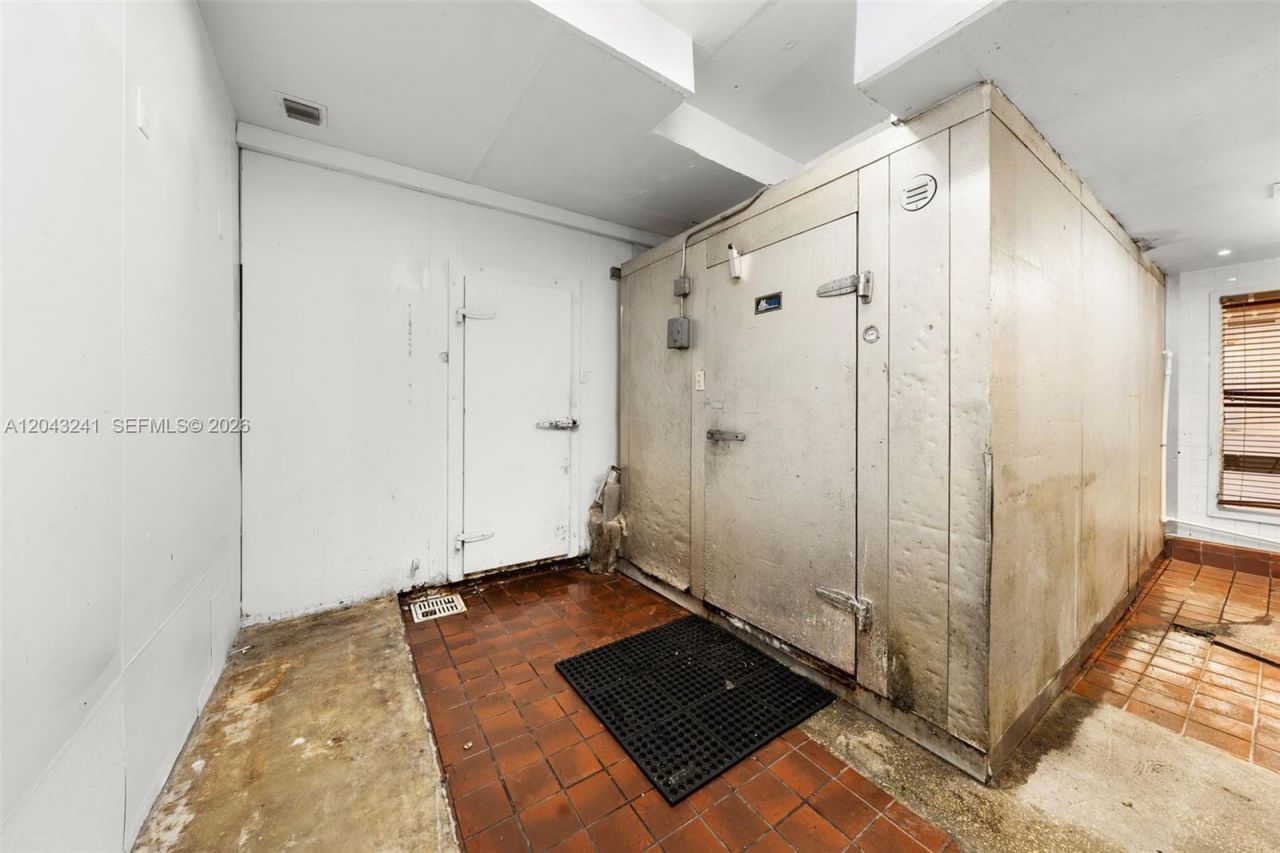 1586 S Dixie Hwy, Coral Gables, FL 33146 Photo