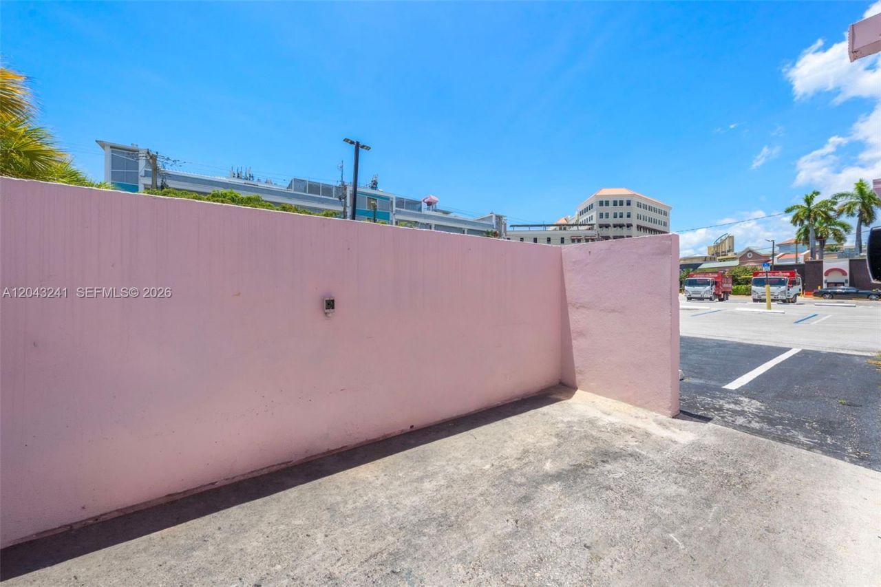 1586 S Dixie Hwy, Coral Gables, FL 33146 Photo